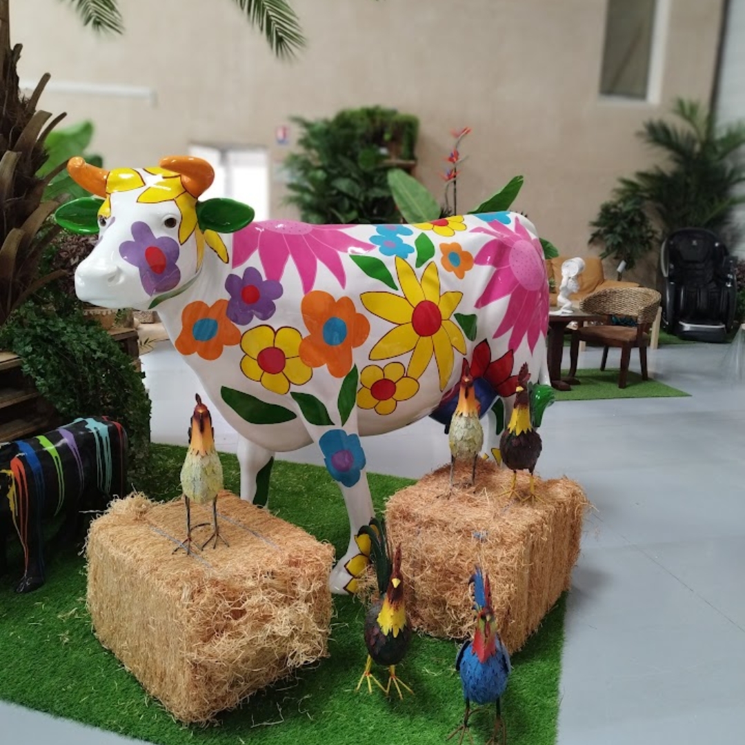 VACHE A FLEURS EN RESINE L 225CM