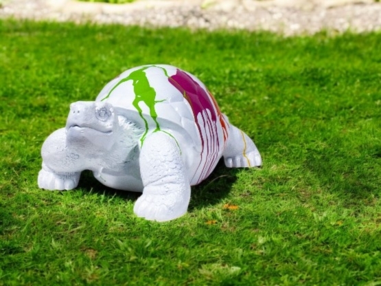 TORTUE EN RESINE TRASH BLANC 70 CM