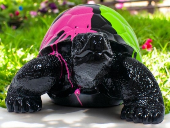 TORTUE EN RESINE TRASH NOIR 70 CM