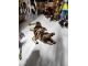 STATUE CROCODILE EN RESINE 150 CM TRASH NOIR/OR