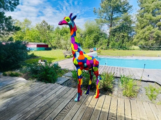 STATUE GIRAFE MULTICOLORE EN RESINE 210 CM