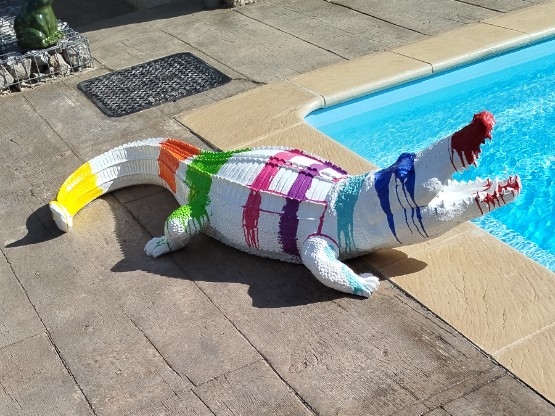 STATUE CROCODILE EN RESINE 150 CM BALNC