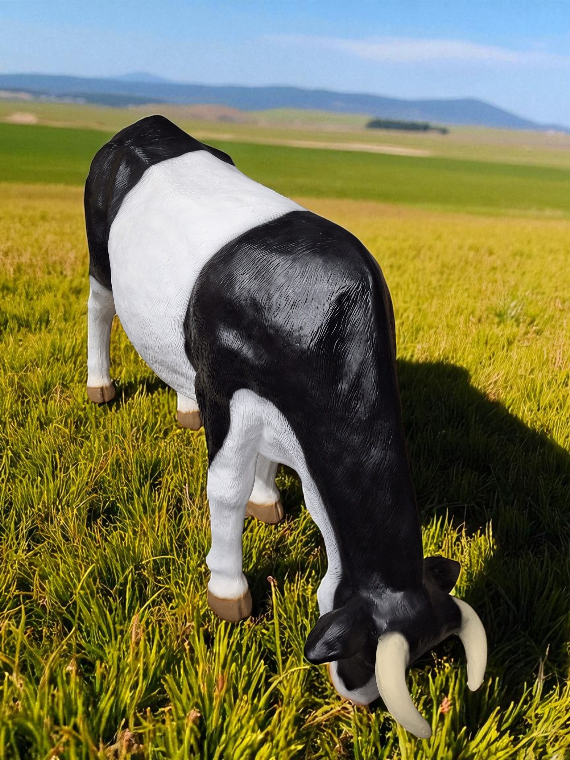 VACHE EN RESINE XXL TETE PENCHEE - 225 CM